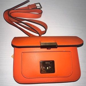 NWT Michael Kors bag very versatile, belt bag, clutch, or add chain 4 crossbody!